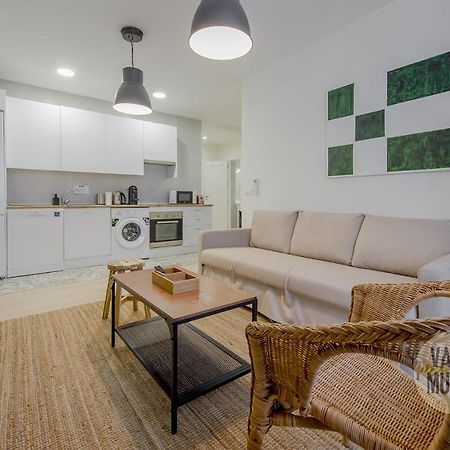 Spacious New Apartment Para 7 En La Plaza De Tirso De Molina Madrid Esterno foto